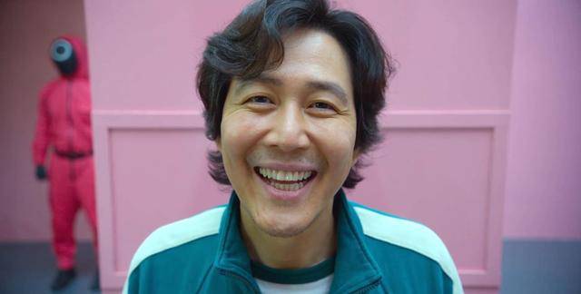 鱿鱼游戏3韩剧_鱿鱼游戏弹珠游戏细节_鱿鱼游戏吴一男分析